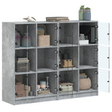 Boekenkast met deuren 136x37x109 cm bewerkt hout betongrijs - AllerleiShop