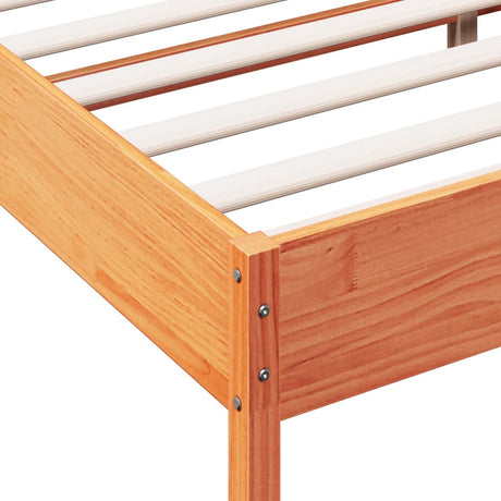 Bedframe zonder matras massief grenenhout wasbruin 140x200 cm